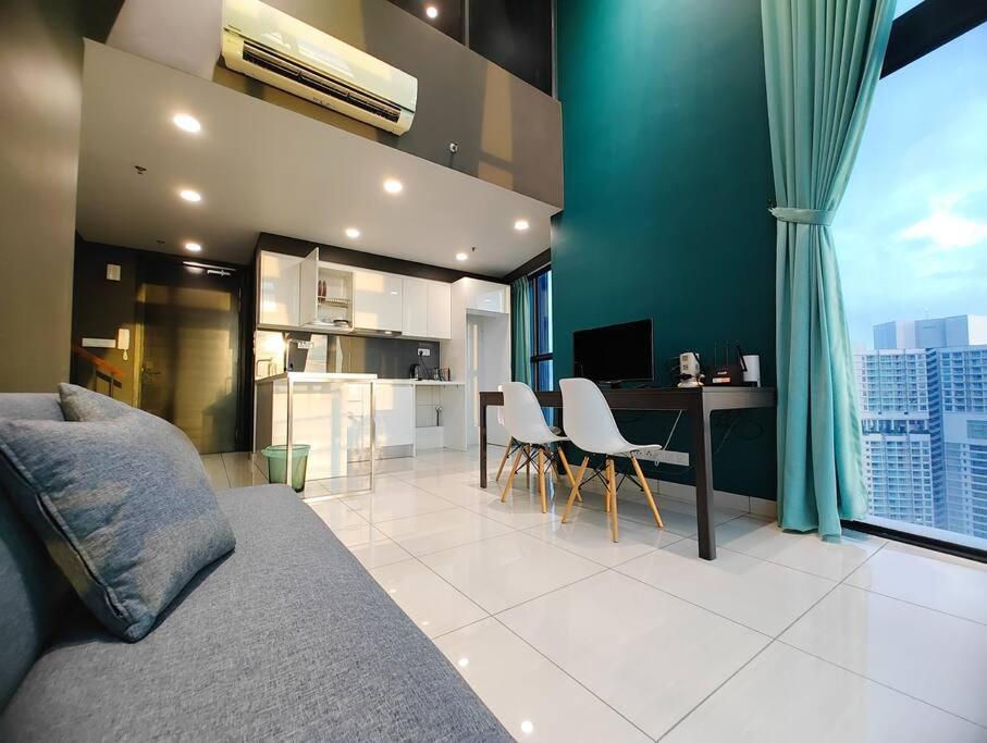 High Rise Almas Duplex With Beautiful Sea View Nusajaya (Iskandar Puteri)